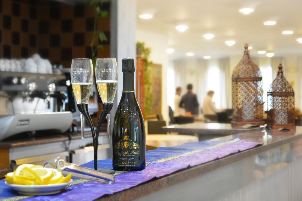 Hotel Oceano Peschiera del Garda Ngoại thất bức ảnh
